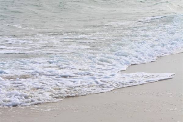 crashing waves on the shores of the beach